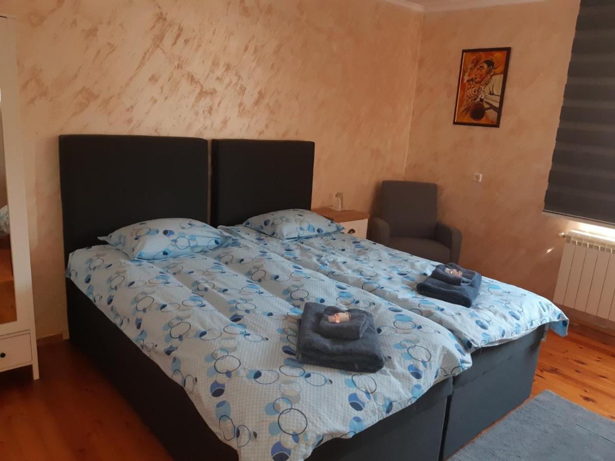 Къща Томови,Стаи За Гости Devin Exterior photo