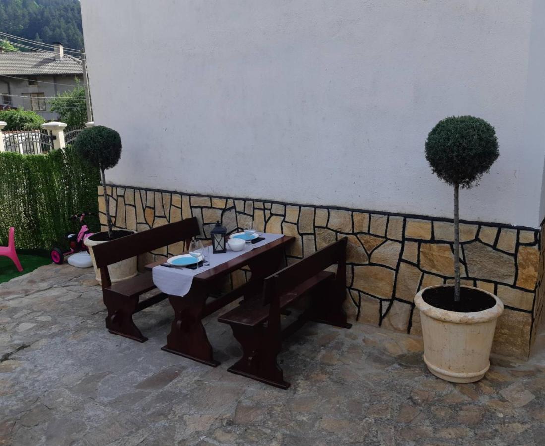 Къща Томови,Стаи За Гости Devin Exterior photo